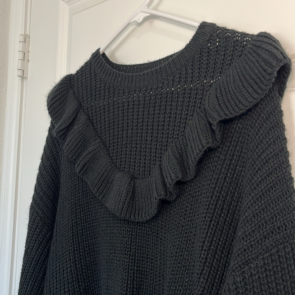 ‘Blu Pepper’ black boutique sweater with ruffle detail size large